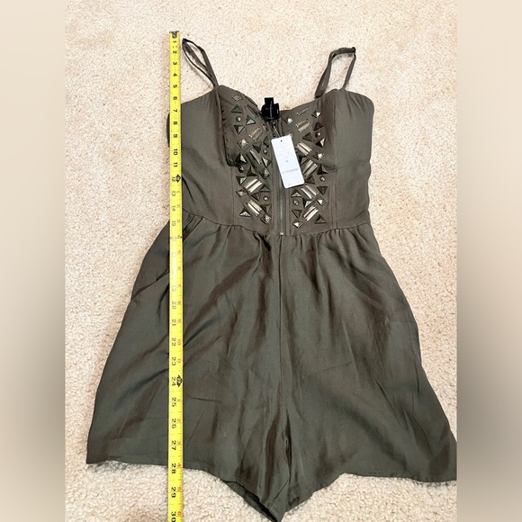NWT 2B BeBe green studded romper size Small - Picture 5 of 11